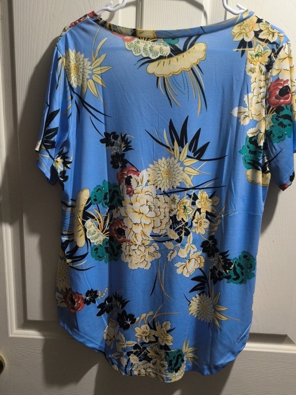 Women's Sky Blue Floral V-Neck Pocket Tee - Picture 2 of 4